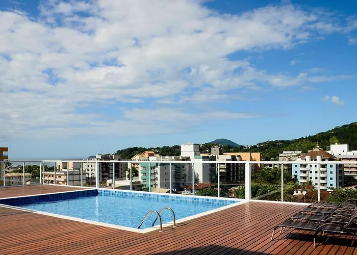 Apto 300m das Toninhas c Piscina e Ar Condicionado